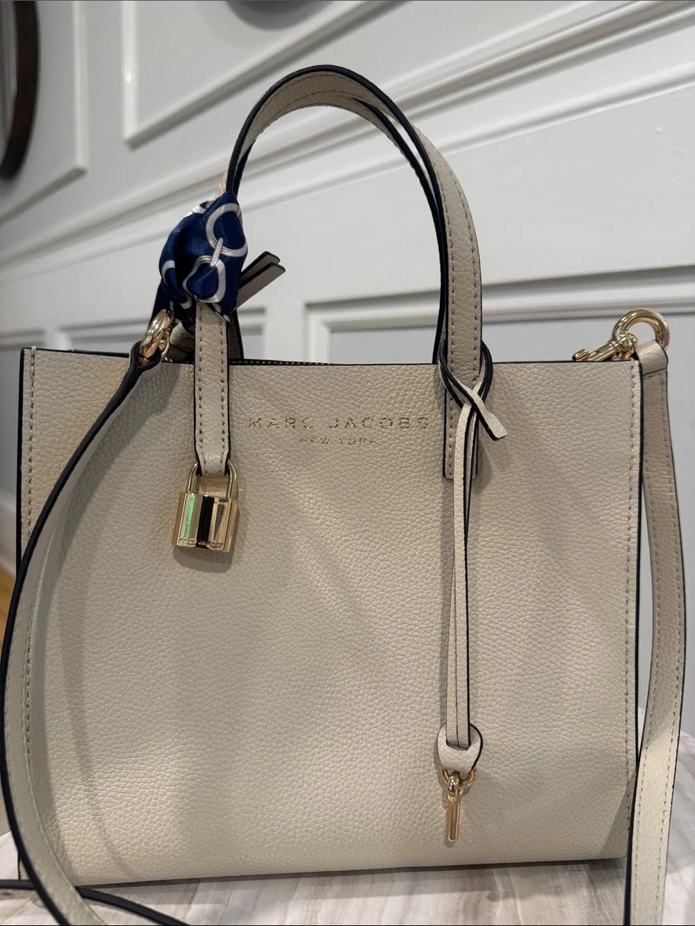 Marc Jacobs Bag Mini Grind Cream Leather Tote Crossbody with Navy Scarf - Picture 5 of 17